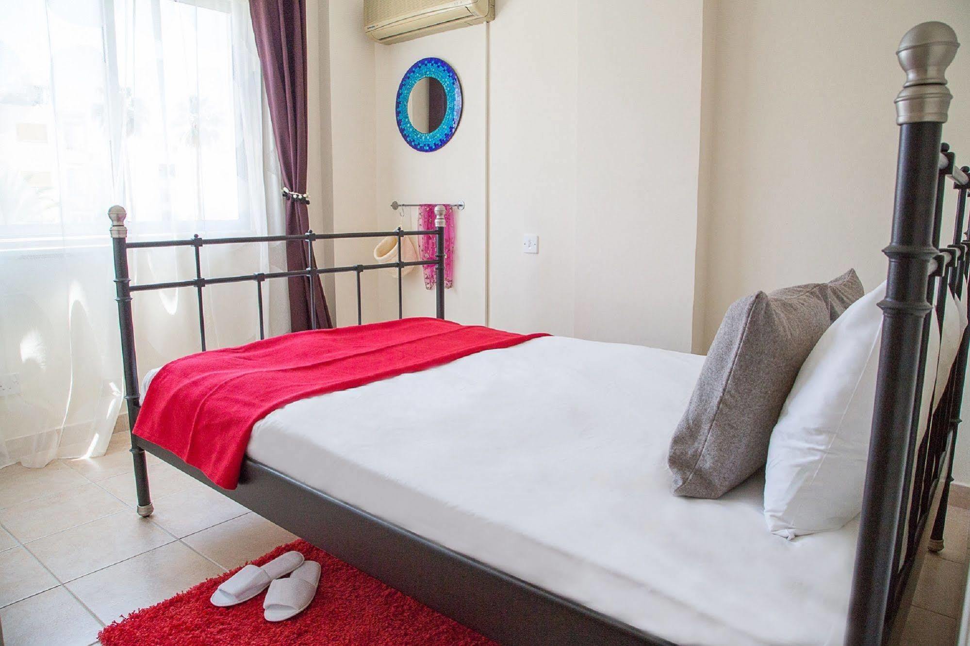 Paphos Love Nest Apartment Bagian luar foto