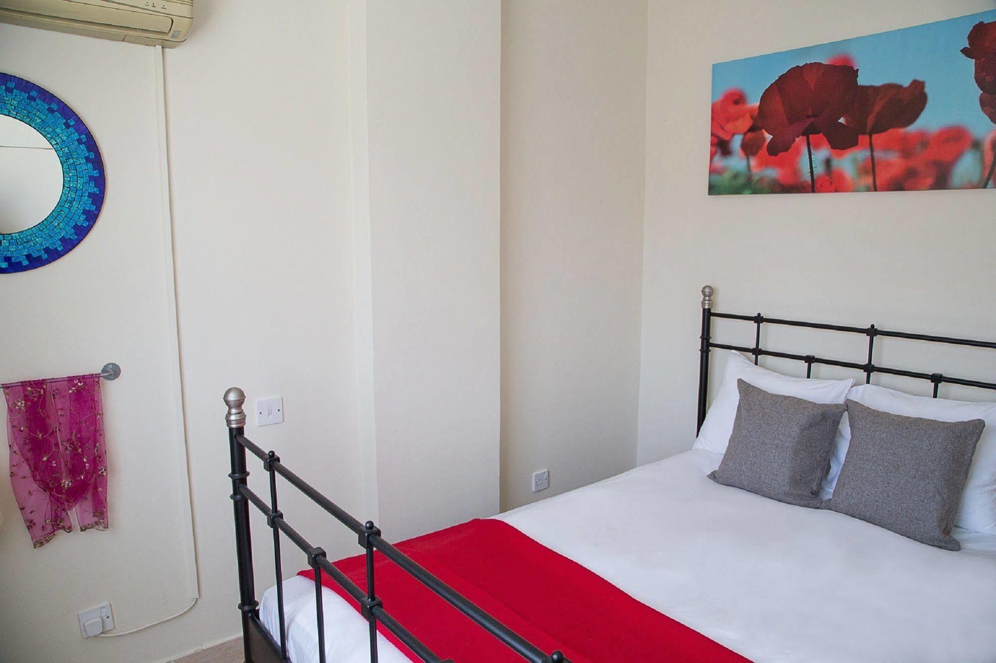 Paphos Love Nest Apartment Bagian luar foto