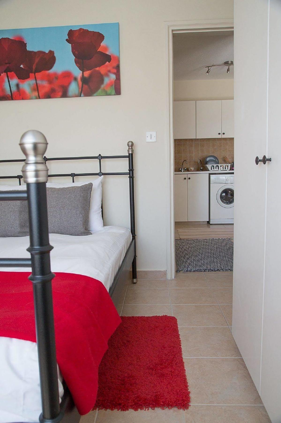 Paphos Love Nest Apartment Bagian luar foto