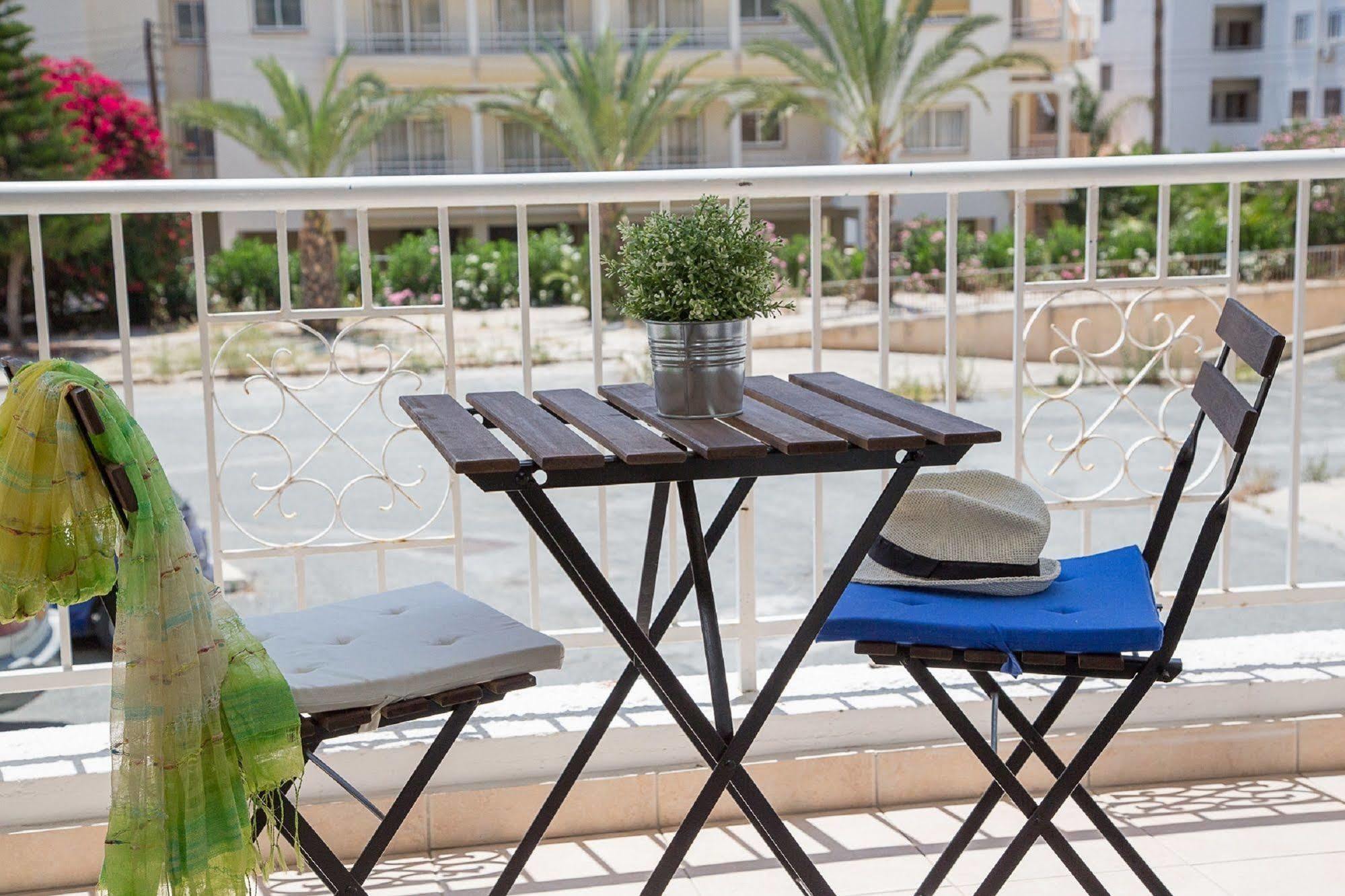 Paphos Love Nest Apartment Bagian luar foto